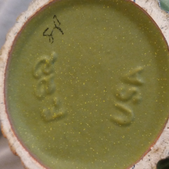 Bin # 5 USA Pottery # R22 green ceramic vase/bowl - Picture 5 of 7